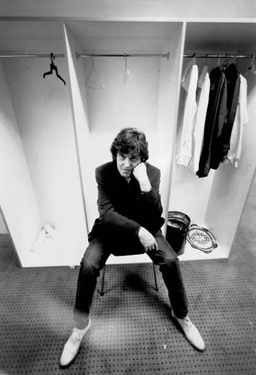 В 1997 году драматург был посвящен в рыцари Британской империи за свой вклад в литературу