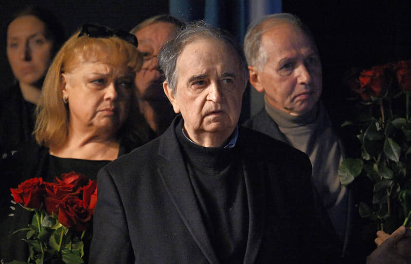 Слева направо: актриса Любовь Руденко, политик Сергей Красавченко и актер Андрей Анкудинов 