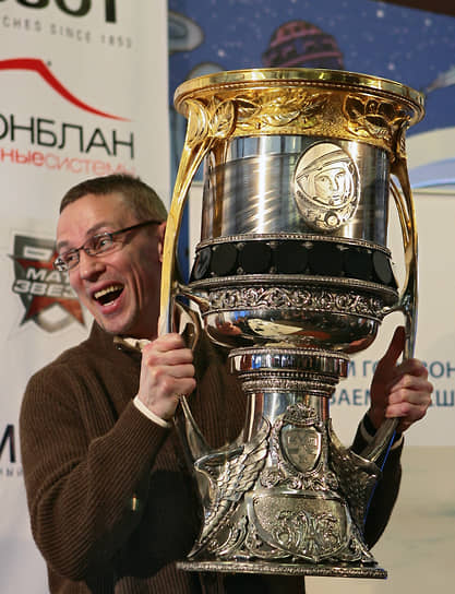 В 2008-2009 годах Игорь Ларионов работал директором по спортивным операциям клуба СКА (Санкт-Петербург). С 2010 года был хоккейным агентом
&lt;BR>На фото: на пресс-конференции в честь матча Звезд КХЛ между командами Алексея Яшина и Яромира Ягра, 2009 год