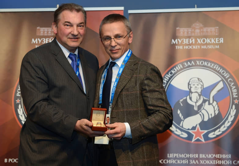 За свою карьеру Игорь Ларионов успел выиграть все основные хоккейные турниры: Олимпиаду, чемпионаты мира среди взрослых и юниоров, Кубок Канады (с 1991 — Кубок мира) и Кубок Стэнли. Ларионов является одним из нескольких спортсменов, добившихся подобного
&lt;BR>На фото: с президентом Федерации хоккея Владиславом Третьяком на церемонии включения в российский Зал хоккейной славы, 2014 год 