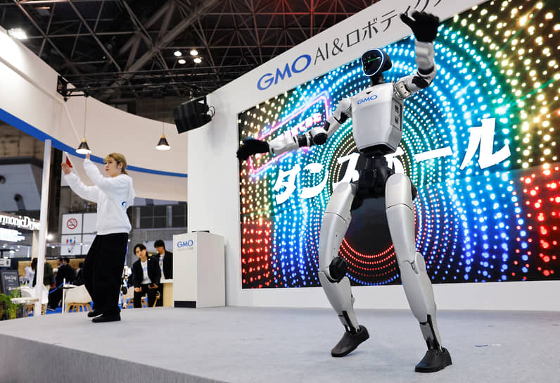 Unitree G1 танцует вместе с человеком