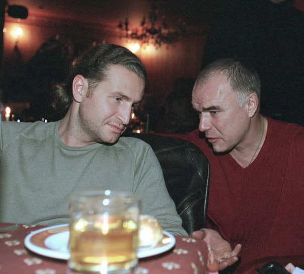 В 1980-х Сергей Мазаев играл в группах «Шаровая молния» и «Здравствуй, песня». В 1989 году стал солистом «Бриллиантовой руки». Позже группа была переименована в «Моральный кодекс». Сергей Мазаев остается ее лидером и вокалистом до сих пор
&lt;BR>На фото: с певцом Леонидом Агутиным на показе коллекции Лены Пресняковой 