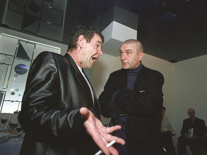 Актеры Александр Булдаков и Александр Балуев на презентации книги кинорежиссера Аллы Суриковой в клубе «Эссе», 2002 год