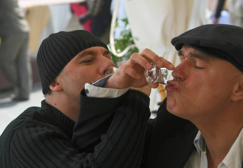 С главным редактором журнала «Автопилот» Николаем Фоменко на скачках на призы радио «Монте-Карло», 2006 год