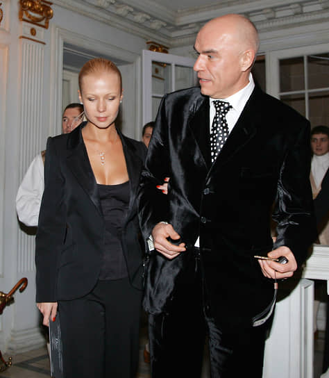 Музыкант женат на Галине Мазаевой (слева). У пары двое сыновей и дочь 