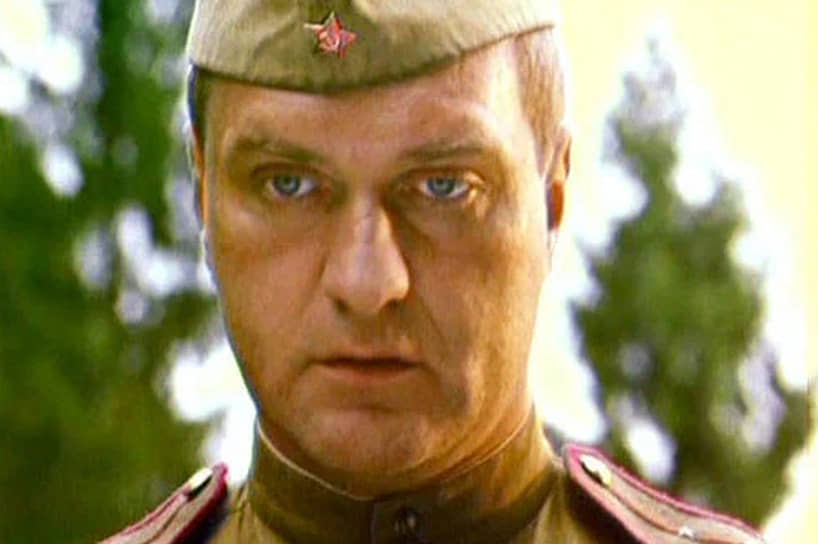 Балуев в роли резидента немецкой разведки Ивана Мищенко  в фильме «В августе 44-го..», 1995 год