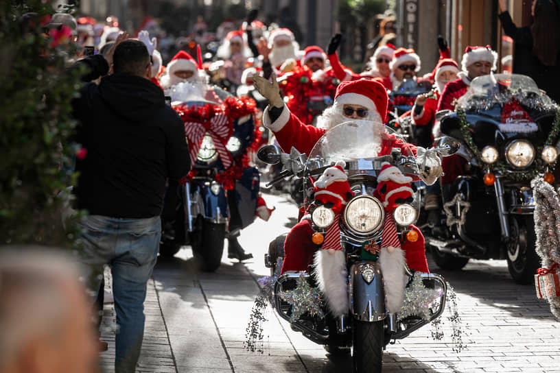 Мотопарад Санта-Клаусов в Лугано (Швейцария)