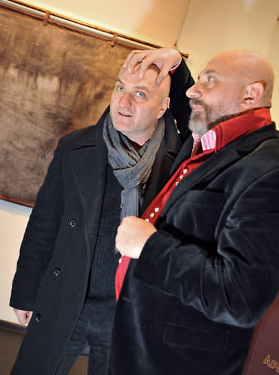 На церемонии открытия выставки художника Павла Каплевича (справа) «Годуноff» в галерее «Триумф», 2012 год