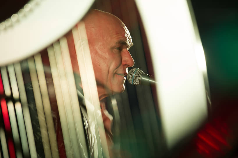 «Дома у ме­ня играет только симфо­ническая классика. Круглосуточно. Просыпаюсь — и сразу включаю интернет-ради­о. Я пришел­ к классике, потому что это единственная музыка, которая не приносит серьез­ного ущерба ­здоровью»