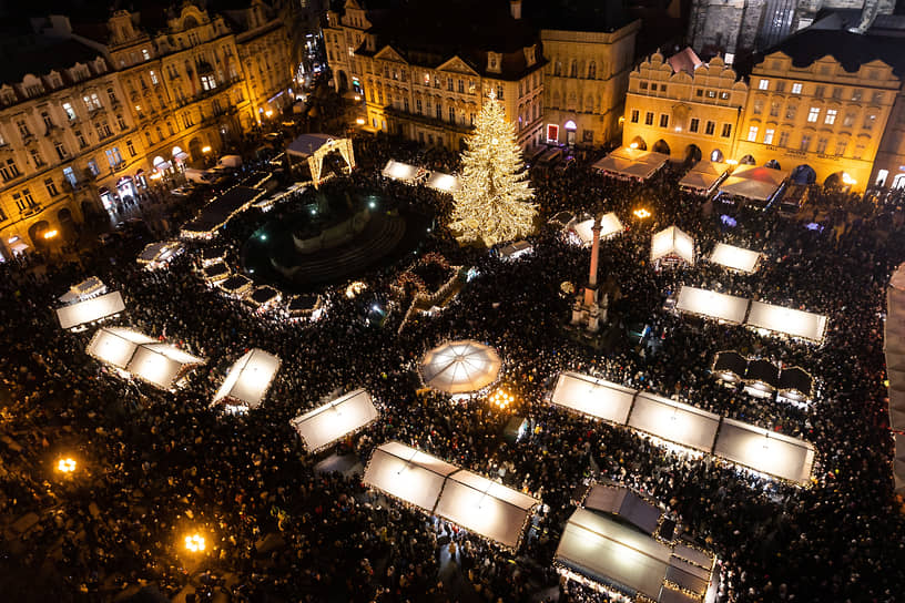 Рождественская ярмарка на Староместской площади в Праге