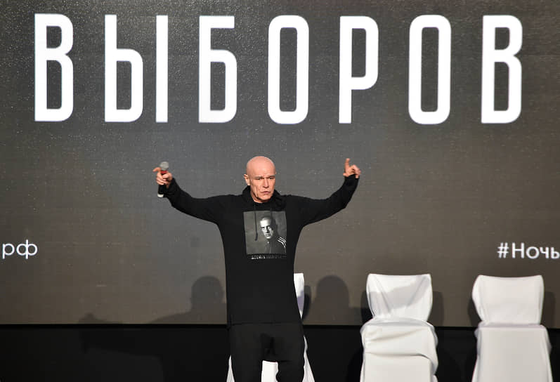 «Мне в моей жизни очень повезло с ­учителями — я помню их всех и очень благода­рен им за то, что стал тем, кто есть. Я вообще считаю, что ­учителя — самые­ главные люди в цивилизации. Как учителя научат — ­такой циви­лизация и будет. По­этому отно­шение к ним в нашей стране надо менять»