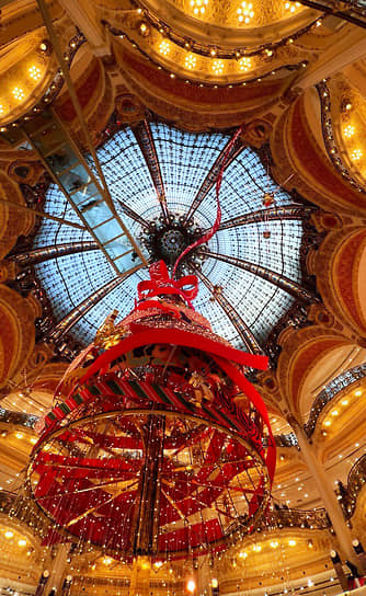 Елка в галерее Лафайет в Париже