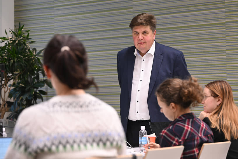 Декан факультета Международной журналистики МГИМО Ярослав Скворцов на лекции в Академии