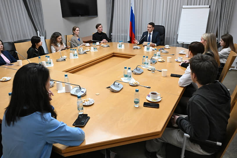 Встреча студентов с председателем комитета Госдумы по труду, социальной политике и делам ветеранов Ярославом Ниловым