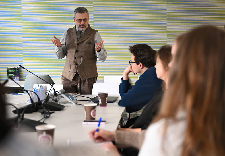 Лекция главы Синодального отдела по взаимоотношениям церкви с обществом и СМИ Владимира Легойды 