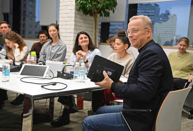 Телеведущий, директор института «Первая Академия медиа» РЭУ имени Г.В. Плеханова Эрнест Мацкявичюс