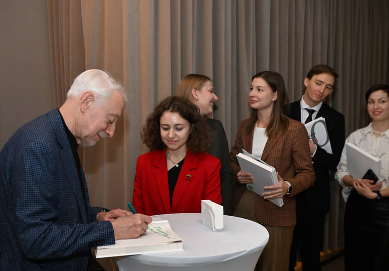 Директор по стратегическим направлениям ИД «Коммерсантъ» Виктор Лошак на церемонии
