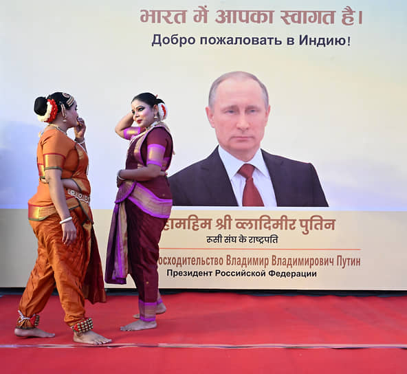 Плакат с портретом президента России Владимира Путина