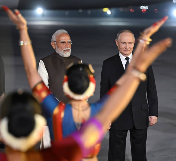 Частью церемонии приветствия были индийские народные танцы