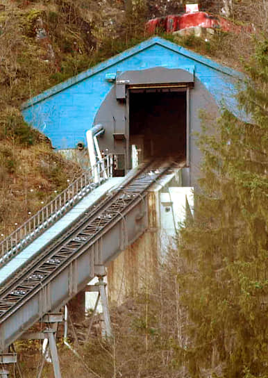 Въезд в тоннель фуникулера в Капруне
