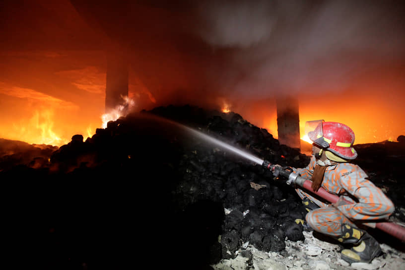 С огнем не могли справиться более 17 часов