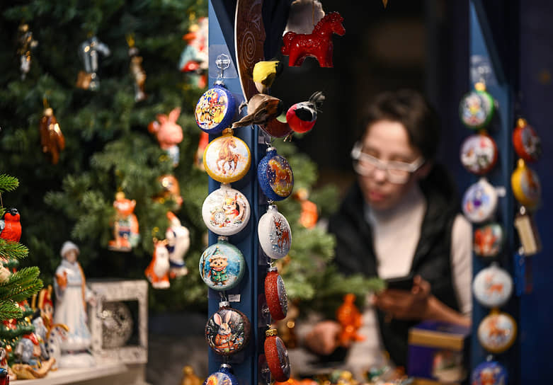 Елочные игрушки в Центральном детском магазине