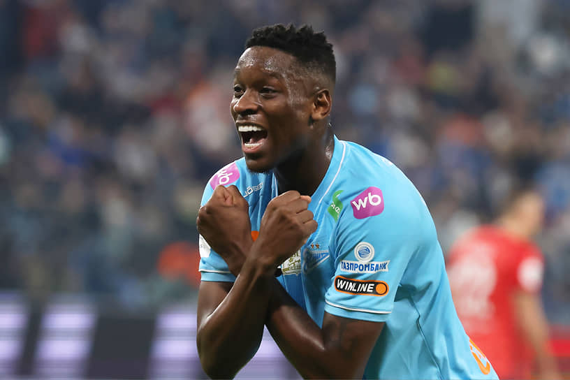 Матч между командами «Зенит» (Санкт-Петербург) и «Акрон» (Тольятти) (на фото — зенитовец Луис Энрике)