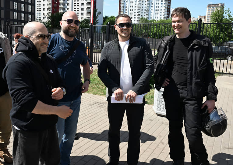 Экс-гендиректор ЗАО ЦПТА Райгедас Поцюс (в центре)