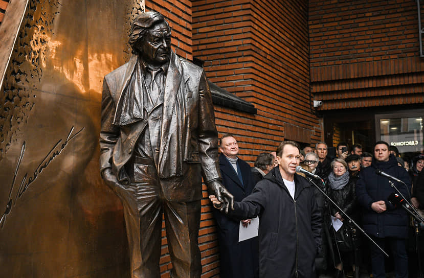 Художественный руководитель Театра наций Евгений Миронов (у микрофона)