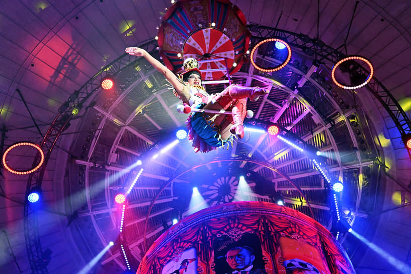 Участники фестиваля циркового искусства «На языке мира» на арене Тульского государственного цирка