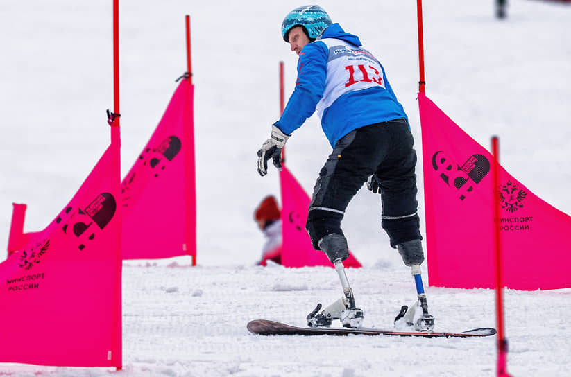 Участник чемпионата по парасноуборду в Санкт-Петербурге