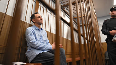 Рождественский обмен // Ученого-иноагента Лорана Винатье поменяли на баскетболиста Даниила Касаткина