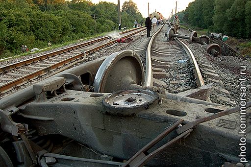 17.07.2007 Во Львовской области опрокинулись 15 цистерн грузового поезда с ядовитым желтым фосфором