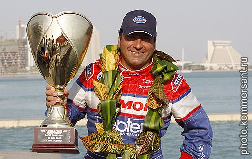 27.11.2007 Призер Guido Cappellini (Италия) Чемпионата мира по гонкам на катерах класса &quot;Формула-1&quot; в Дохе 