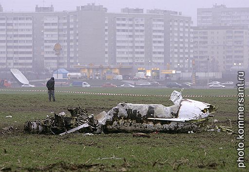 09.12.2007 На Украине, в районе аэропорта &quot;Жуляны&quot;, потерпел крушение пассажирский самолет Beach Craft, следовавший рейсом из Чехии в Киев. В результате погибли пять человек