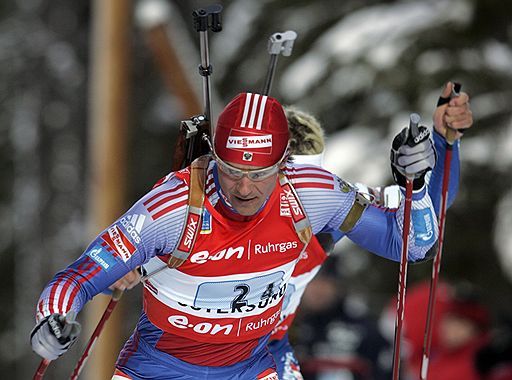 Россияне добились бронзовых медалей в смешанной эстафете на чемпионате мира по биатлону в шведском Эстерсунде 12 февраля только благодаря финишному броску Дмитрия Ярошенко
