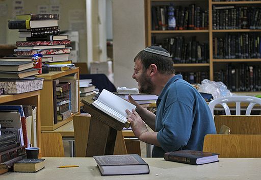 06.03.2008 В результате нападения на религиозное училище в Иерусалиме погибли восемь израильтян