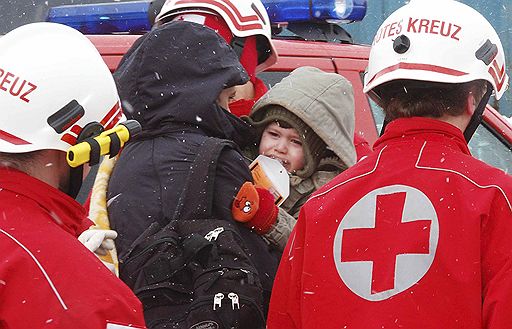 25.03.2008 Авария с участием 100 машин произошла на автомагистрали А-1, связывающей Зеевальхен и Сент-Георген, в провинции Верхняя Австрия. Один человек погиб, еще несколько находятся среди обломков своих автомобилей, спасатели пытаются извлечь пострадавших
