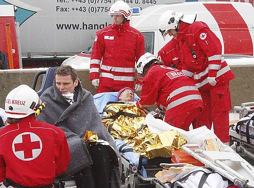 25.03.2008 Авария с участием 100 машин произошла на автомагистрали А-1, связывающей Зеевальхен и Сент-Георген, в провинции Верхняя Австрия. Один человек погиб, еще несколько находятся среди обломков своих автомобилей, спасатели пытаются извлечь пострадавших