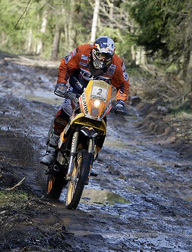 21.04.08 В Венгрии стартовал первый этап новой международной серии Dakar Series, венгерско-румынское Central Europe Rally. Гонка стала первым в этом году соревнованием, собравшим основные сильнейшие экипажи ралли-рейдов