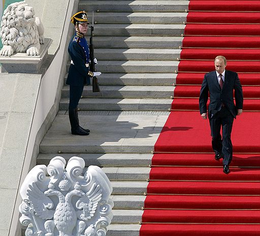 07.05.2004 Владимир Путин второй раз вступил в должность президента России