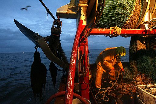 30.05.2008 Французские рыбаки пригрозят власти блокадой торговых портов на атлантическом побережье из-за повышения цен на топливо