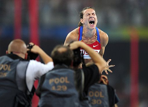 18.08.2008 Пятикратная чемпионка мира, двадцатичетырехкратная мировая рекордсменка, победительница Игр-2004 и 2008 Елена Исинбаева. Уже в ранге двукратной олимпийской чемпионки Исинбаева установила новый мировой рекорд, взяв высоту в 5,05 м