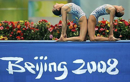 20.08.2008 Пекин. Финальные соревнования пар по синхронному плаванию. Золото выиграли российские спортсменки Анастасия Давыдова и Анастасия Ермакова. Серебро получили испанки Андреа Фуэнитес и Гемма Менгуал (на фото), бронзу - спортсменки из Японии Саха Харадо и Эмико Сузуки 