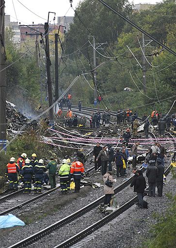 14.09.2008 Boeing 737-500 авиакомпании &quot;Аэрофлот-Норд&quot; рухнул при заходе на посадку в пермский аэропорт Большое Савино. Все 88 человек, находившиеся на борту самолета, погибли