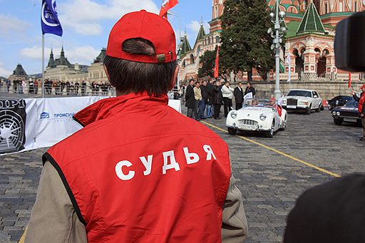 13.09.2008 В Москве состоялся автопробег ретроавтомобилей &quot;Дорога созидания&quot;, посвященный 20-летнему юбилею со дня основания комплекса архитектуры, градостроительства и развития города