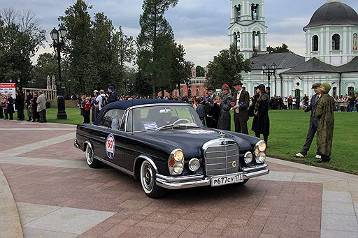 13.09.2008 В Москве состоялся автопробег ретроавтомобилей &quot;Дорога созидания&quot;, посвященный 20-летнему юбилею со дня основания комплекса архитектуры, градостроительства и развития города