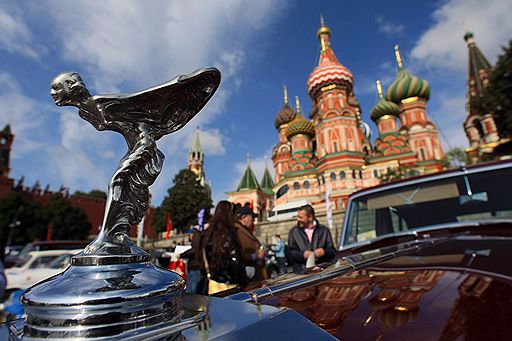 13.09.2008 В Москве состоялся автопробег ретроавтомобилей &quot;Дорога созидания&quot;, посвященный 20-летнему юбилею со дня основания комплекса архитектуры, градостроительства и развития города