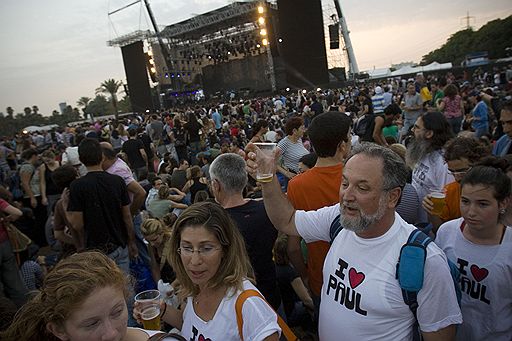 25.09.2008 В Израиле бывший участник группы The Beatles Пол Маккартни выступил с концертом. Свое выступление он назвал &quot;Дружба прежде всего&quot; и посвятил его урегулированию конфликта между израильтянами и палестинцами
