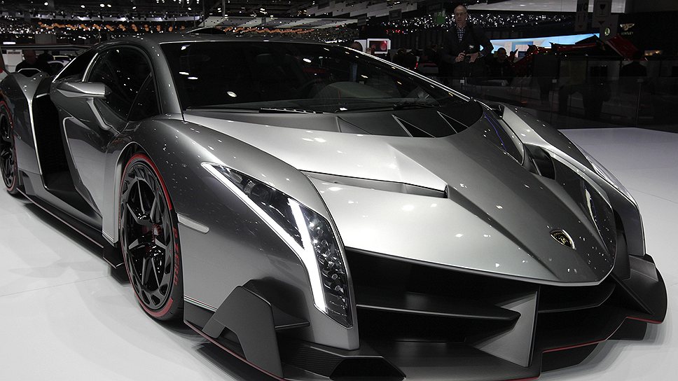 Суперкар Lamborghini Veneno, созданный всего в трех экземплярах в честь 50-летия компании, разгоняется до 100 км/ ч за 2,8 сек., а максимальная скорость составляет 355 км/ч